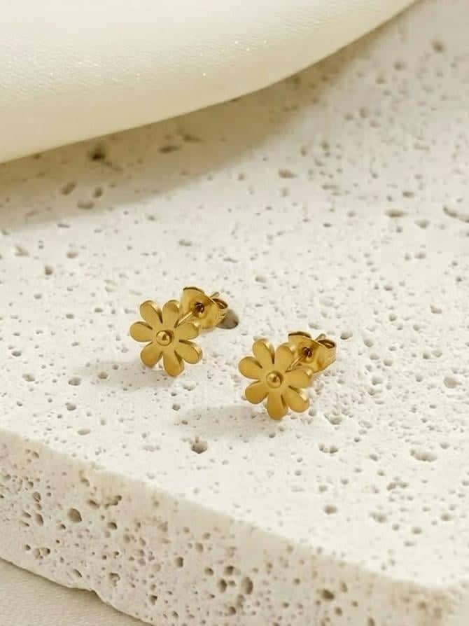 Gold Daisy Flower Stud Earrings